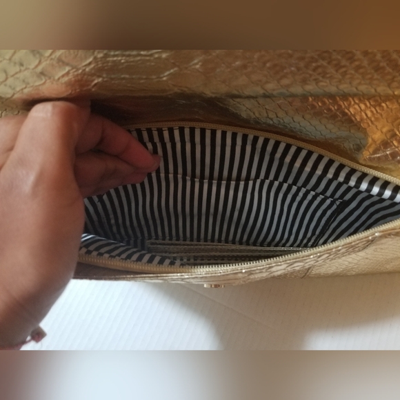 Large Gold clutch - Picture 7 of 7